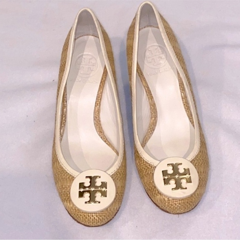 Tory Burch Women's Tan and White Flats